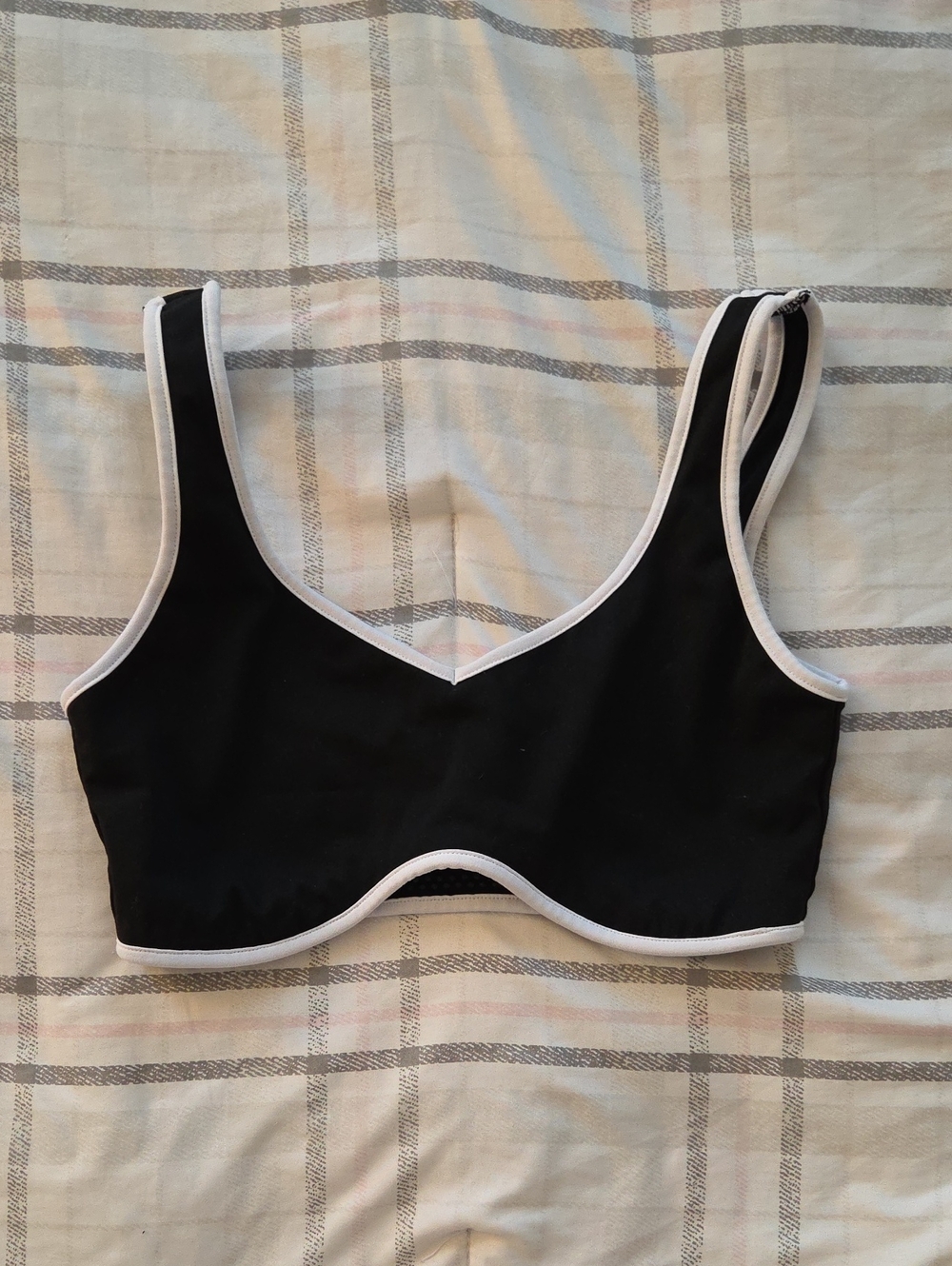 Laslulu Black/White Sports Bra